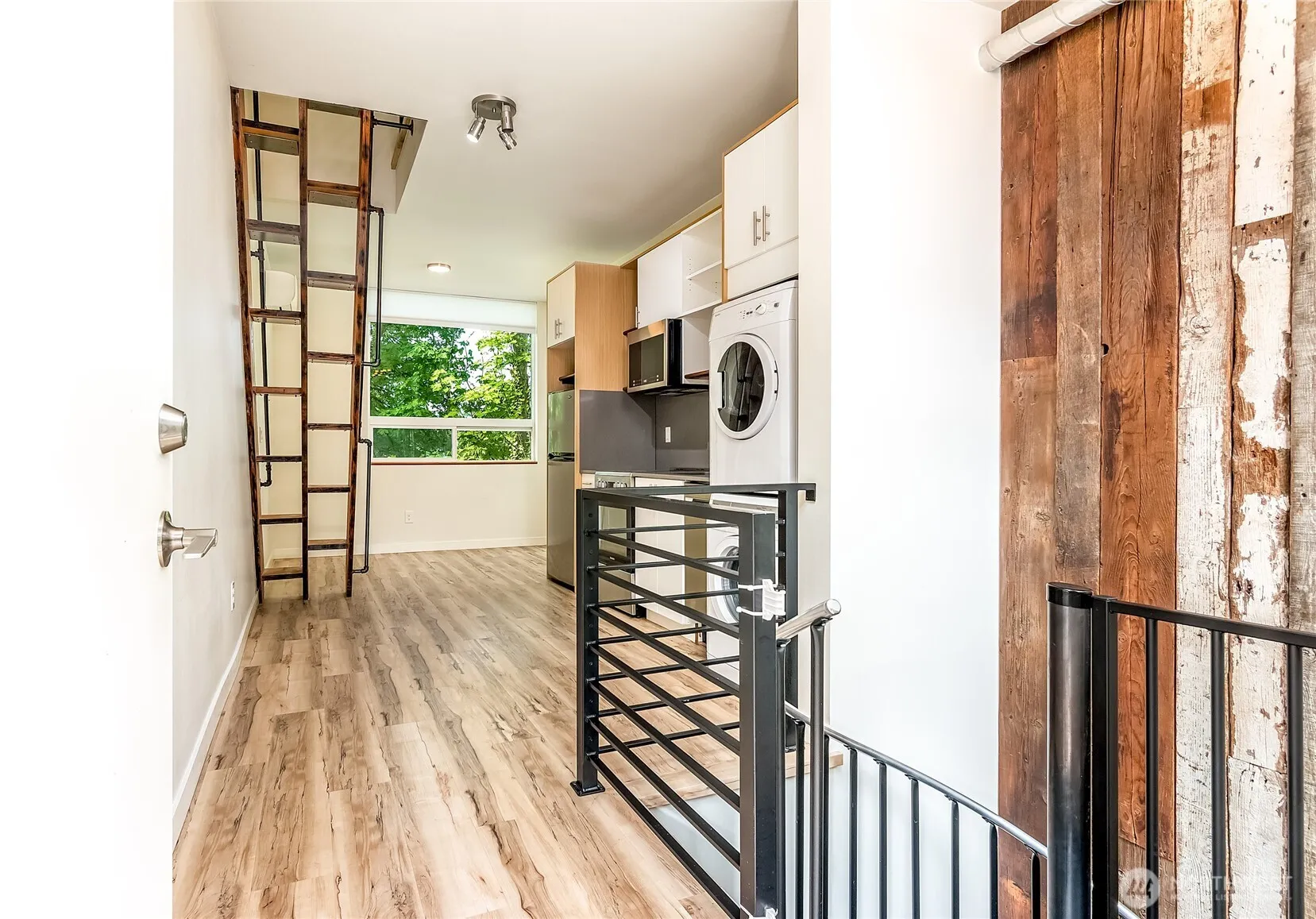 Property photo for 3855 21st Avenue Sw, Seattle photo 4
