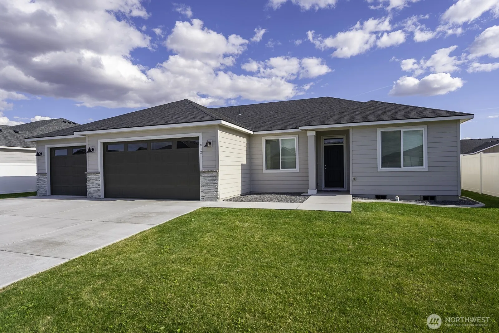 Property photo for 912 7th Avenue Ne, Ephrata