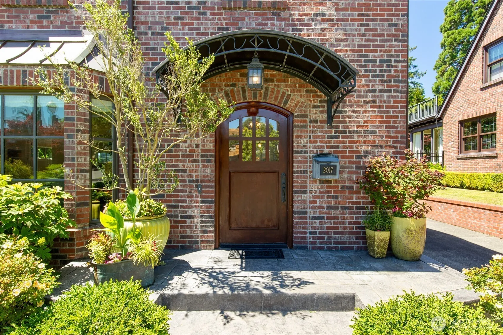 Property photo for 2017 36th Avenue W, Seattle photo 3