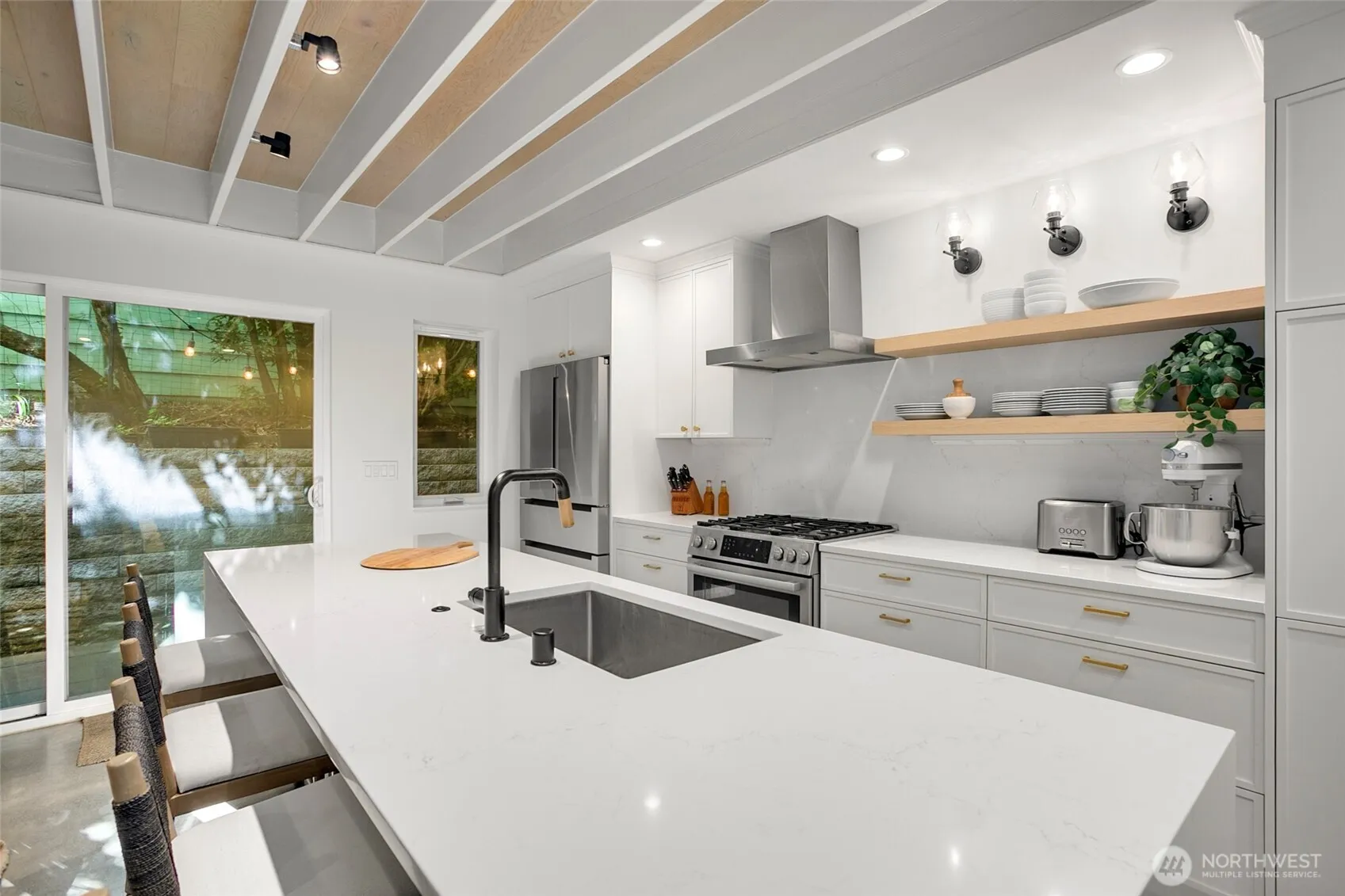 Property photo for 2127 2nd Avenue N, Seattle