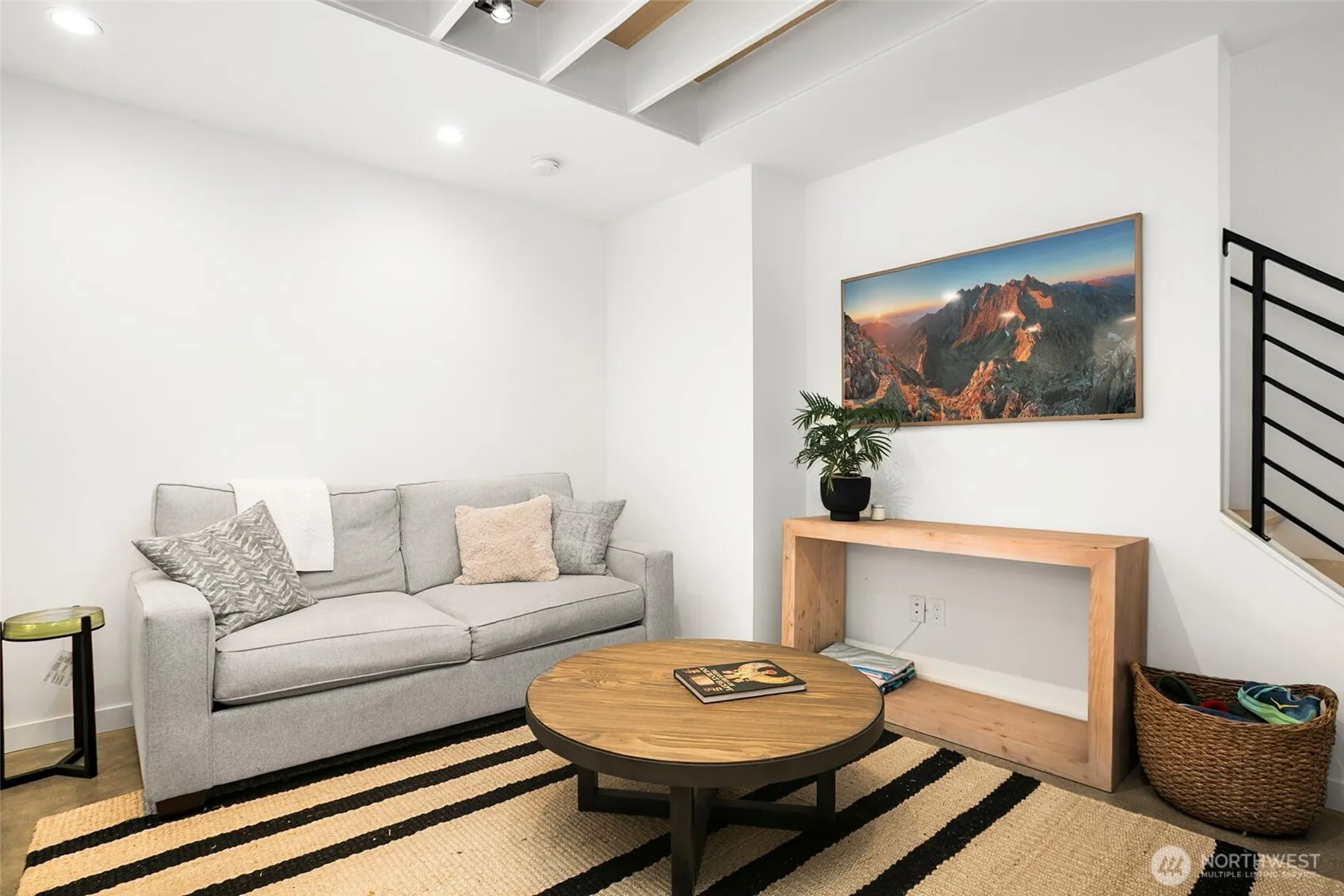 Property photo for 2127 2nd Avenue N, Seattle photo 4
