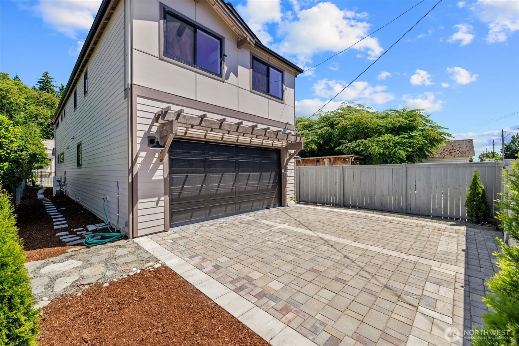 Property photo for 523 Bridges Avenue S, Kent photo 2