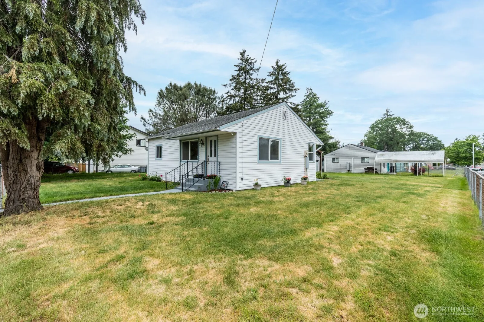 Property photo for 11711 12th Avenue S, Parkland
