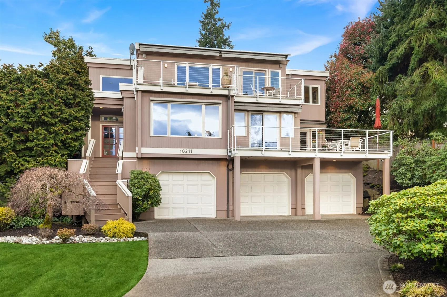 Property photo for 10211 Ne 59th Street, Kirkland, WA 98033