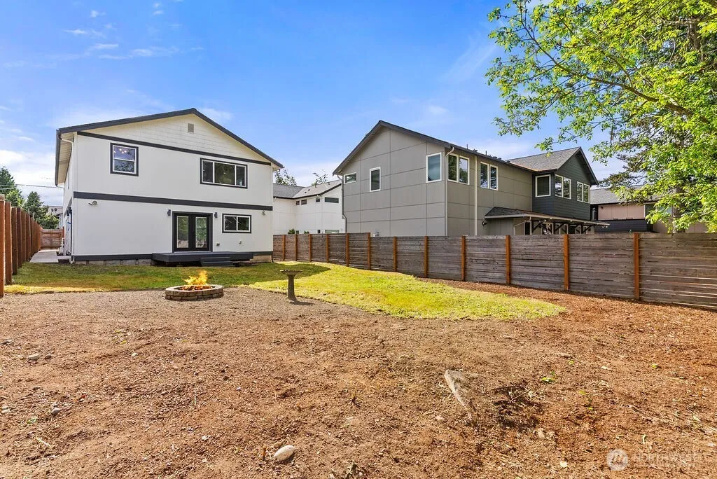 Property photo for 8327 44th Avenue S, Seattle photo 4