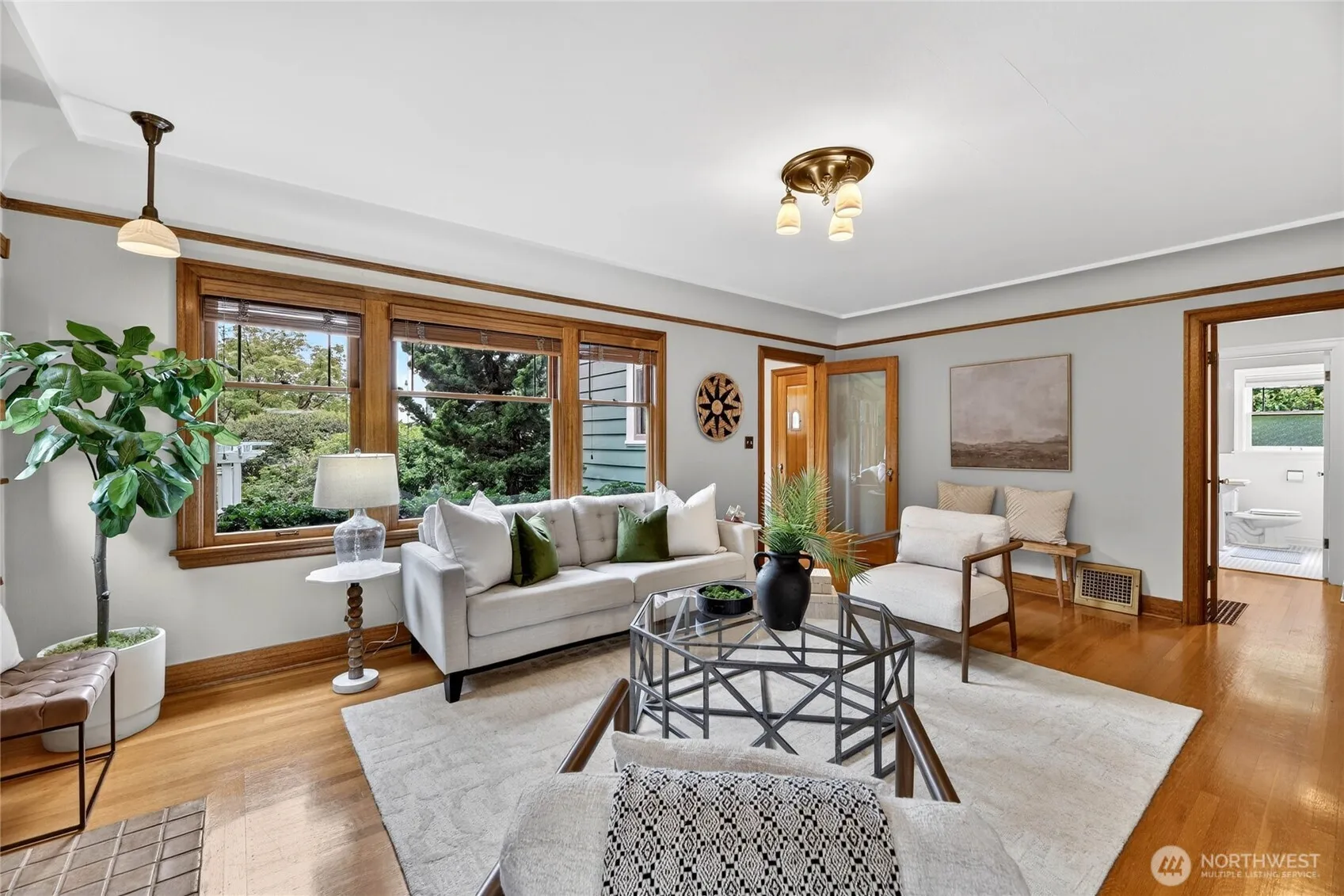 Property photo for 4036 44th Avenue Sw, Seattle photo 4