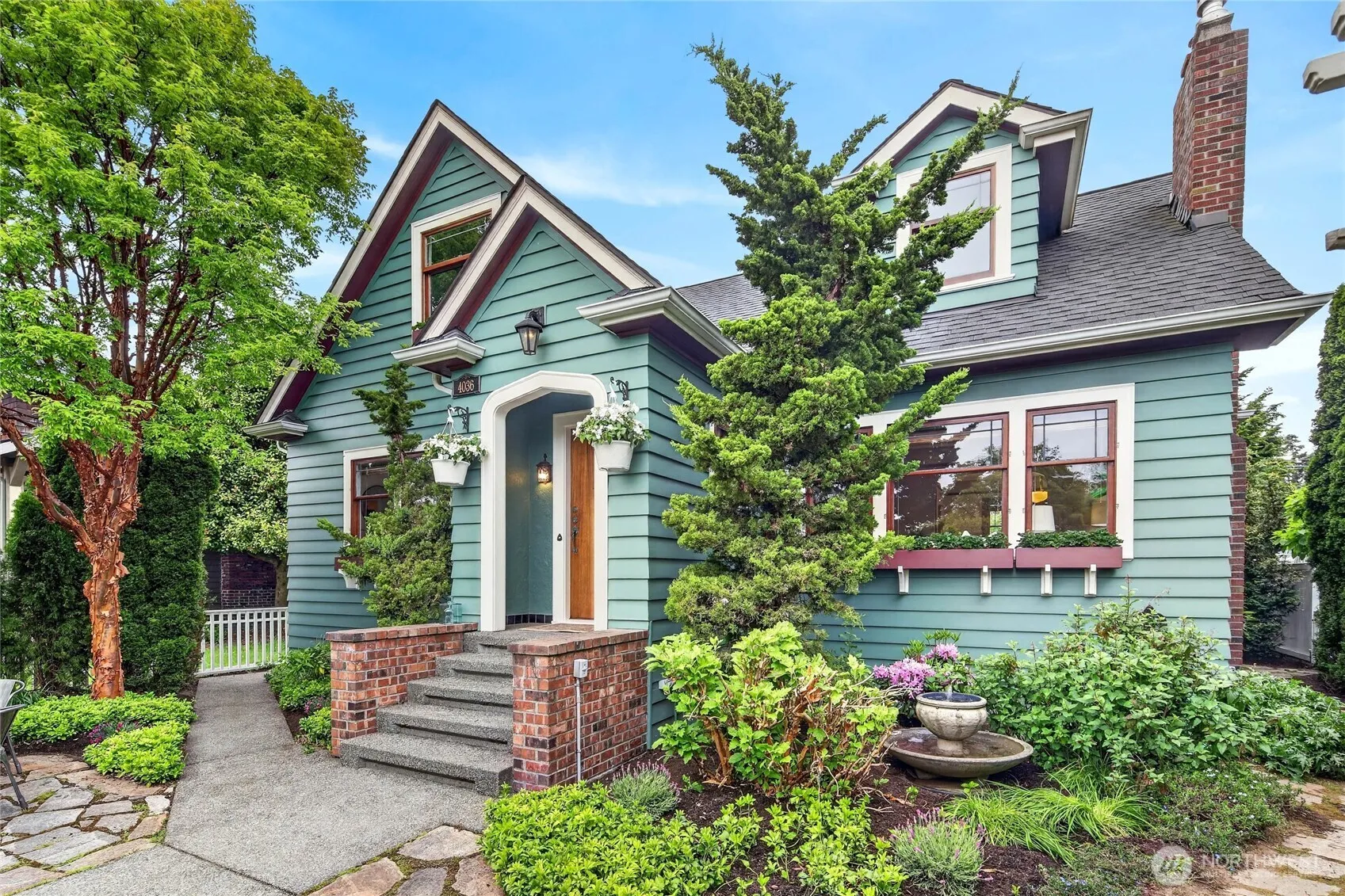 Property photo for 4036 44th Avenue Sw, Seattle, WA 98116