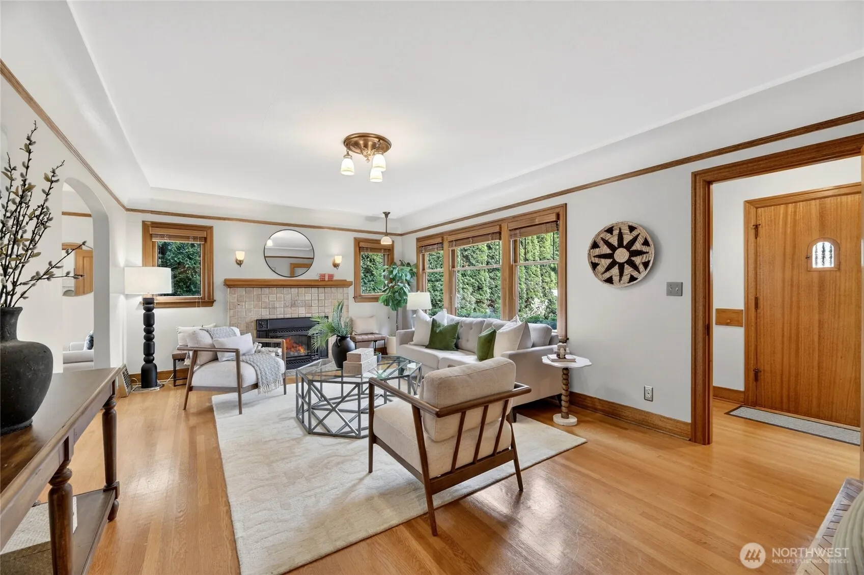 Property photo for 4036 44th Avenue Sw, Seattle photo 2