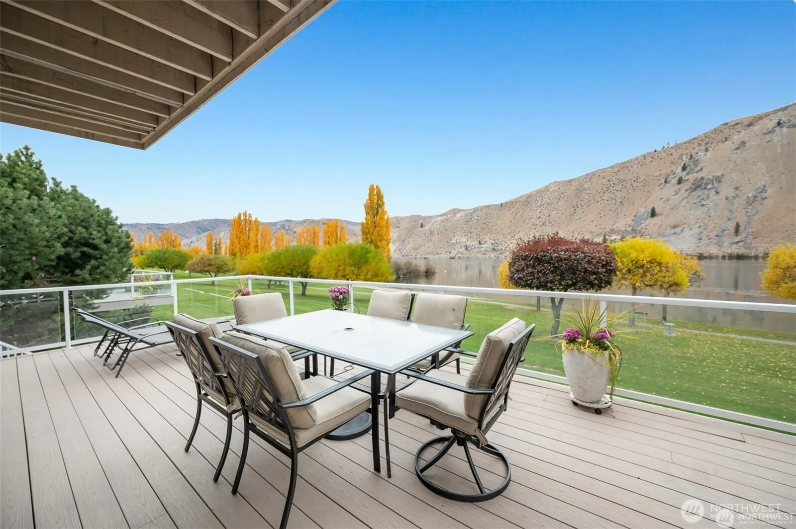 Property photo for 345 Lakefront Drive, Orondo