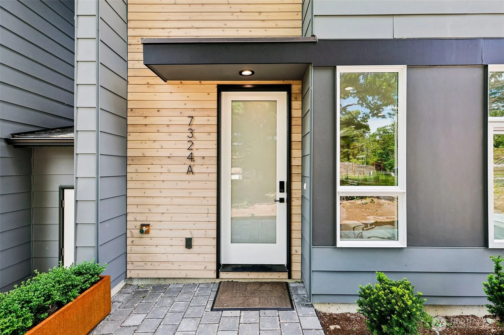 Property photo for 7324 7th Place Sw #a, Seattle photo 2