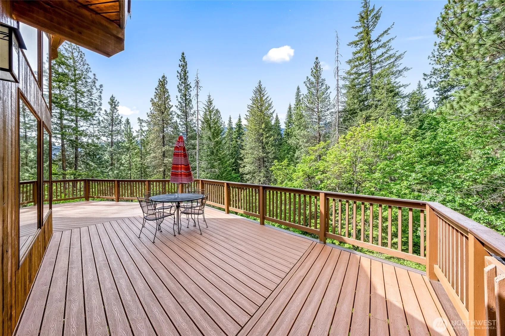 Property photo for 16761 Lakeview Drive, Leavenworth photo 2