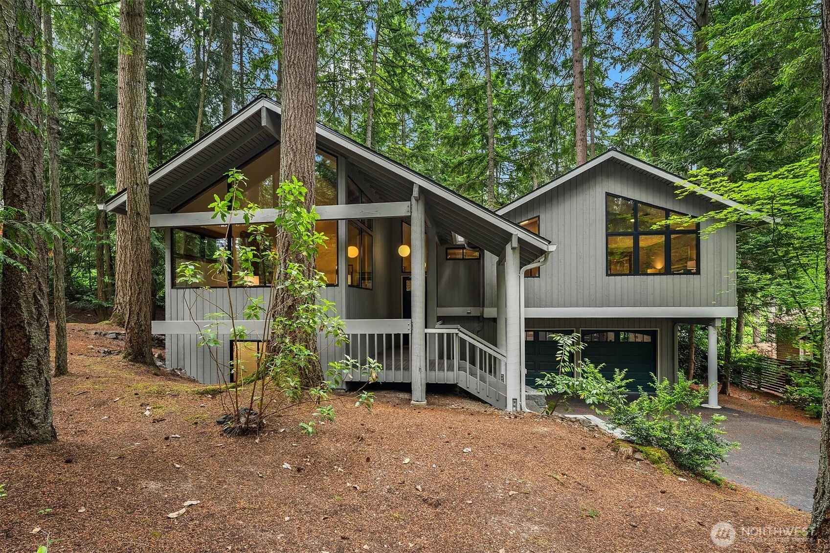 Property photo for 12833 Ne 35th Place, Bellevue