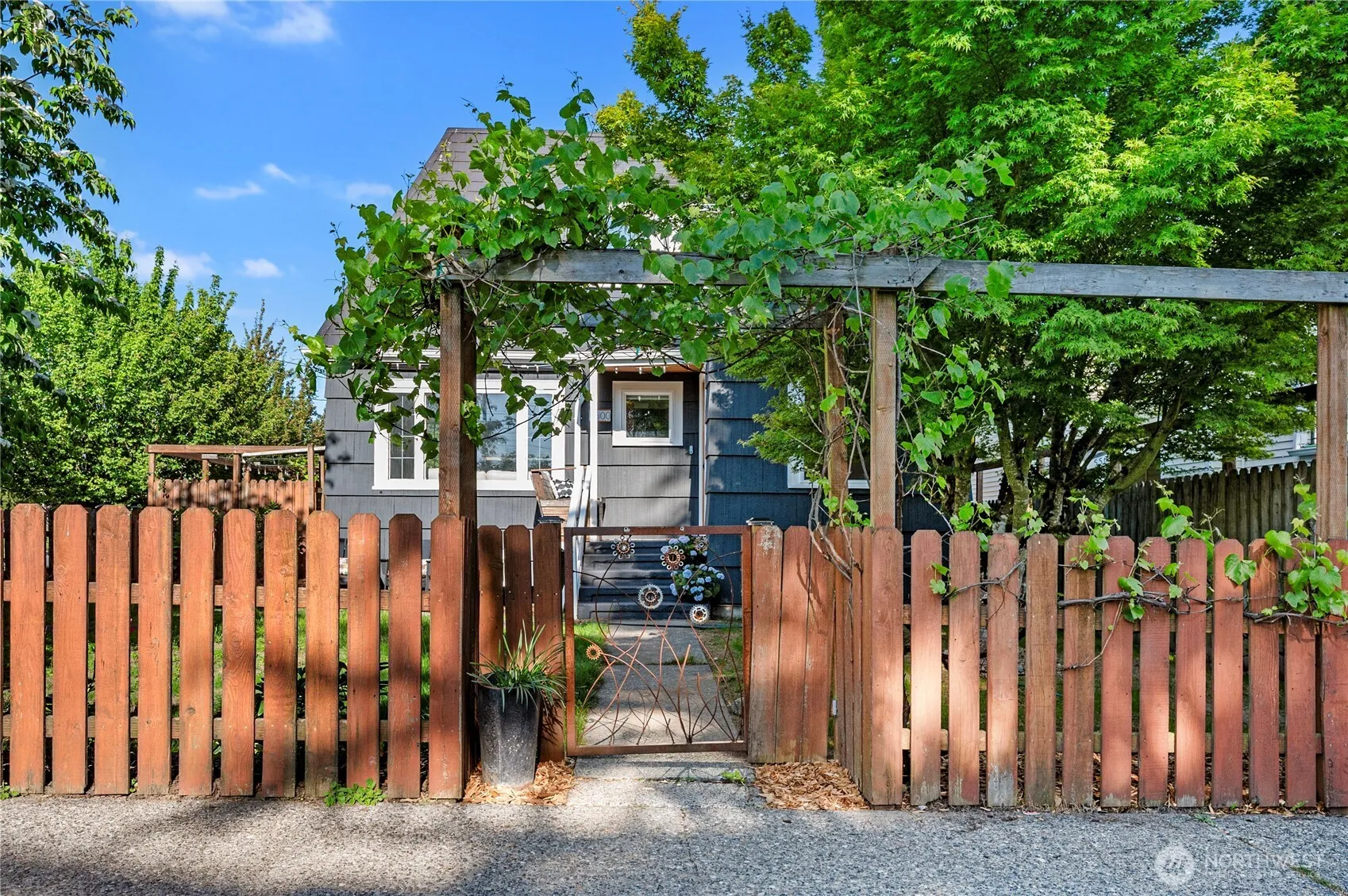 Property photo for 5500 21st Avenue S, Seattle photo 2