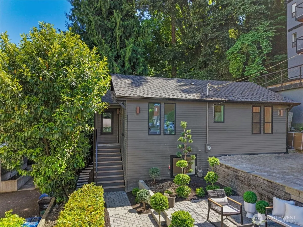 Property photo for 4011 Sw Maryland Place, Seattle