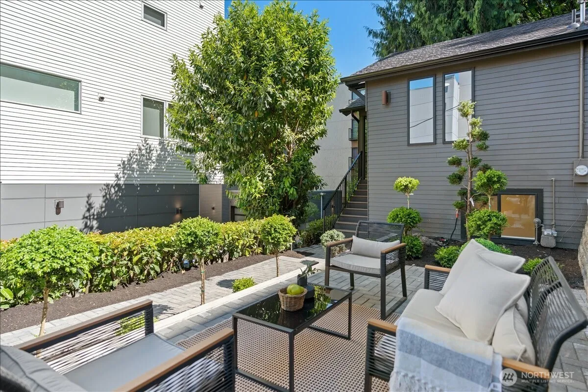 Property photo for 4011 Sw Maryland Place, Seattle photo 2