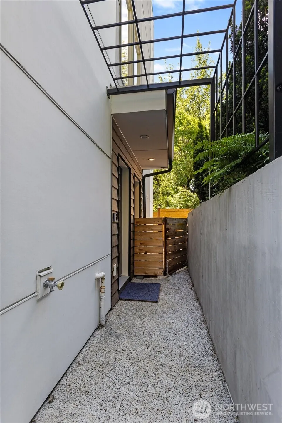 Property photo for 3953 1st Avenue Ne #a, Seattle photo 3