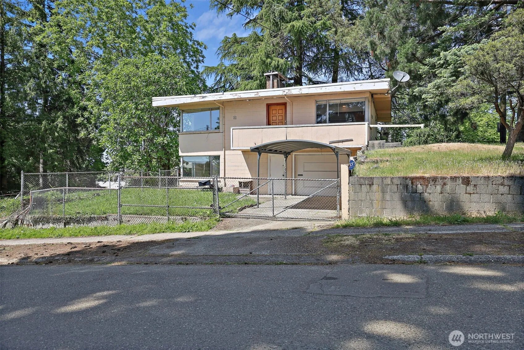 Property photo for 7529 Beacon Avenue S, Seattle photo 2