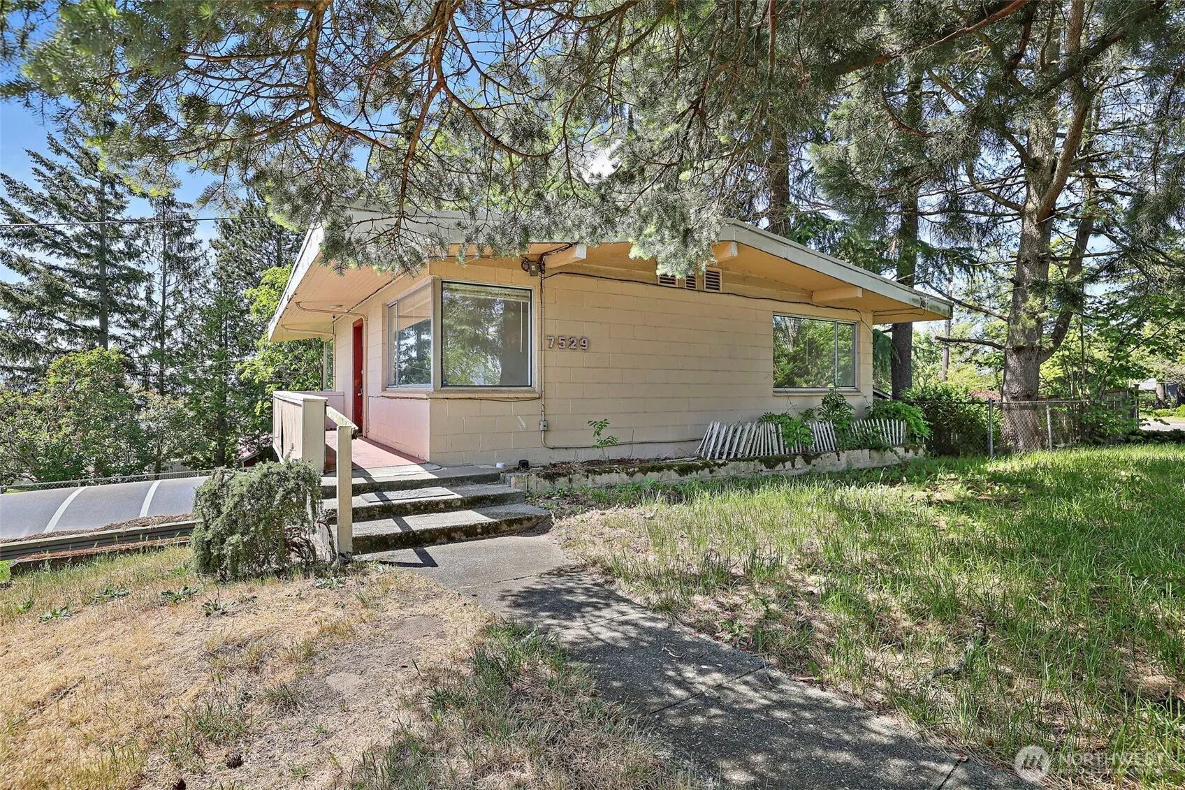 Property photo for 7529 Beacon Avenue S, Seattle photo 3