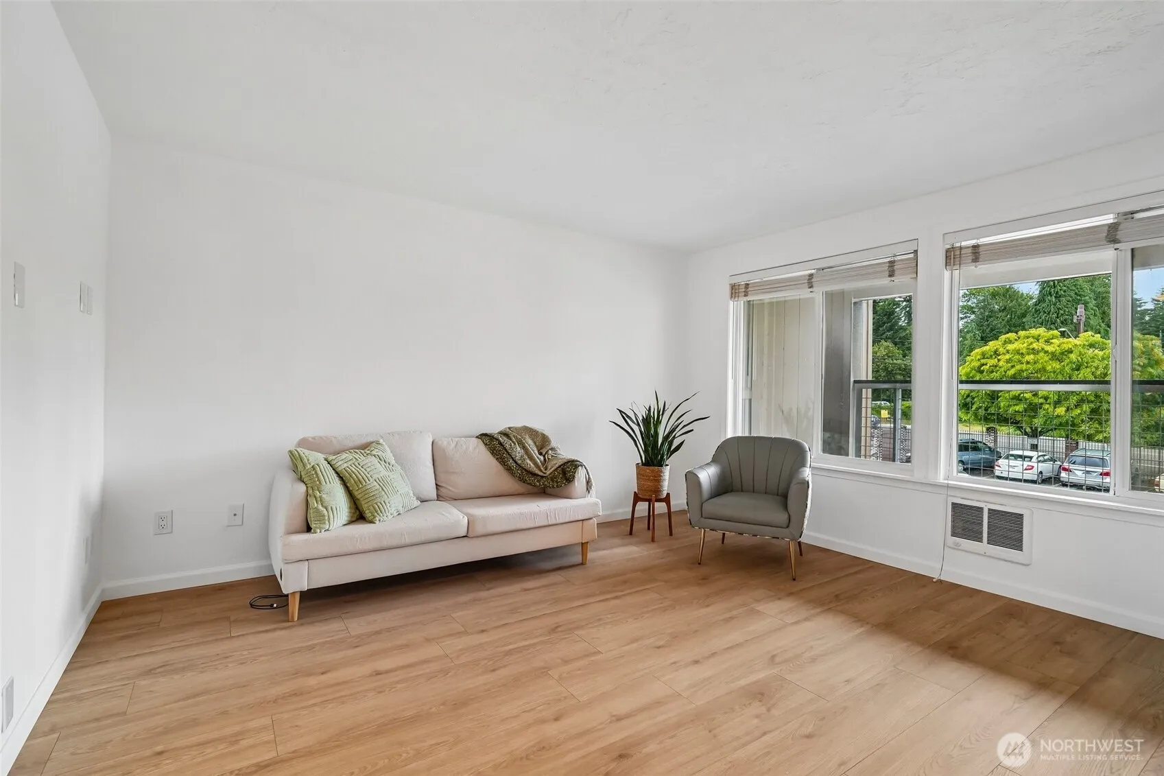 101 Sw 119th Street #202, Seattle
