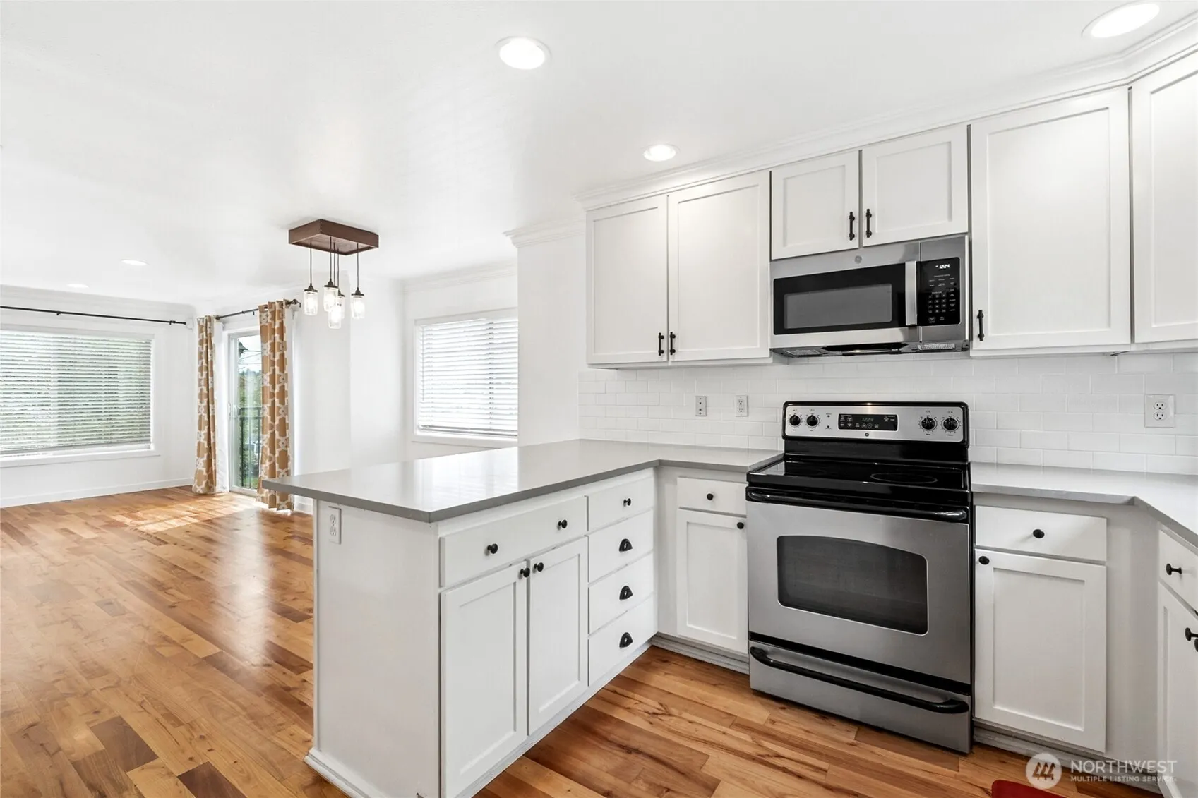 Property photo for 9011 46th Avenue S #b, Seattle photo 2