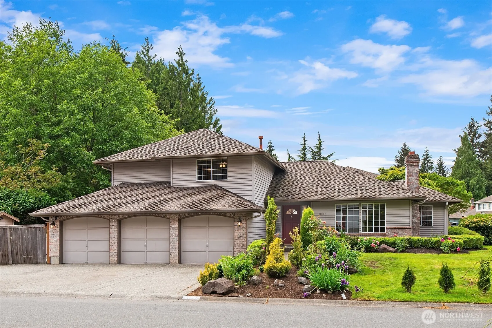Property photo for 11828 43rd Drive Se, Everett photo 2