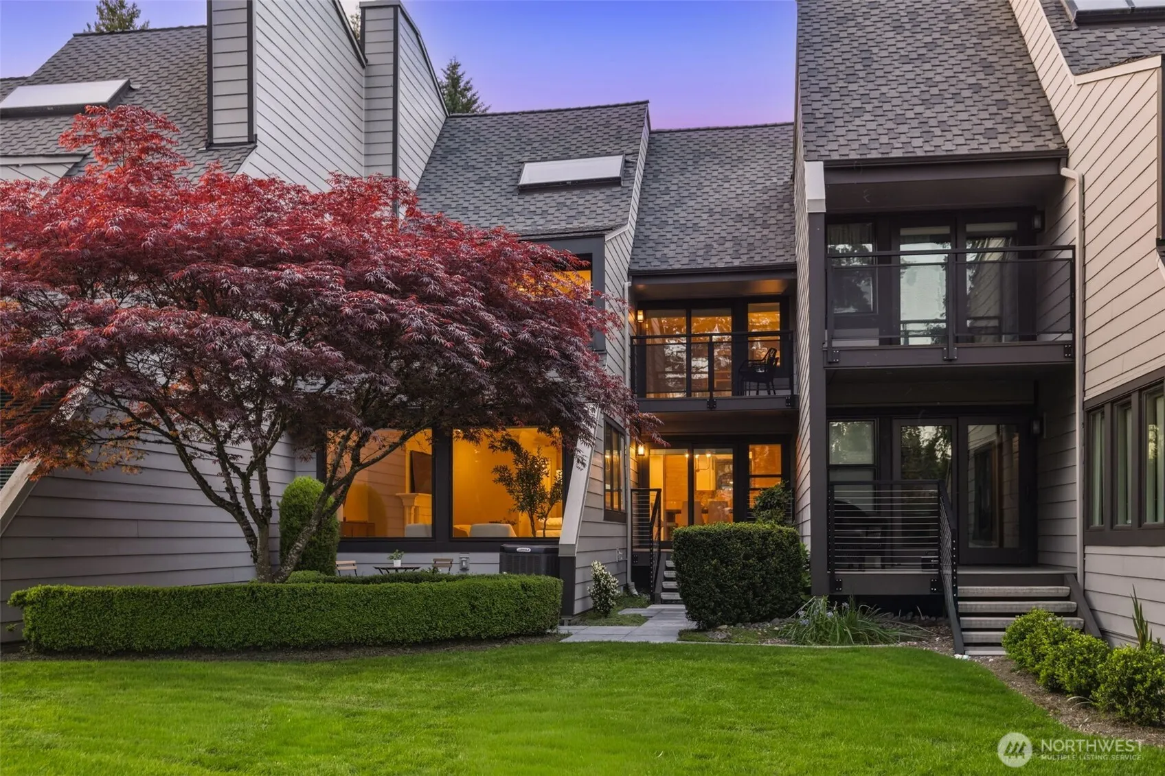 Property photo for 10327 Ne 19th Place, Bellevue