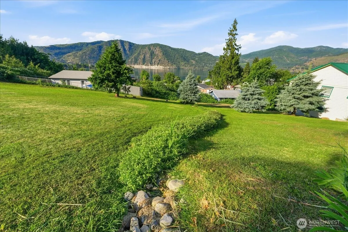 Property photo for 241 Lakeshore Drive, Manson photo 4