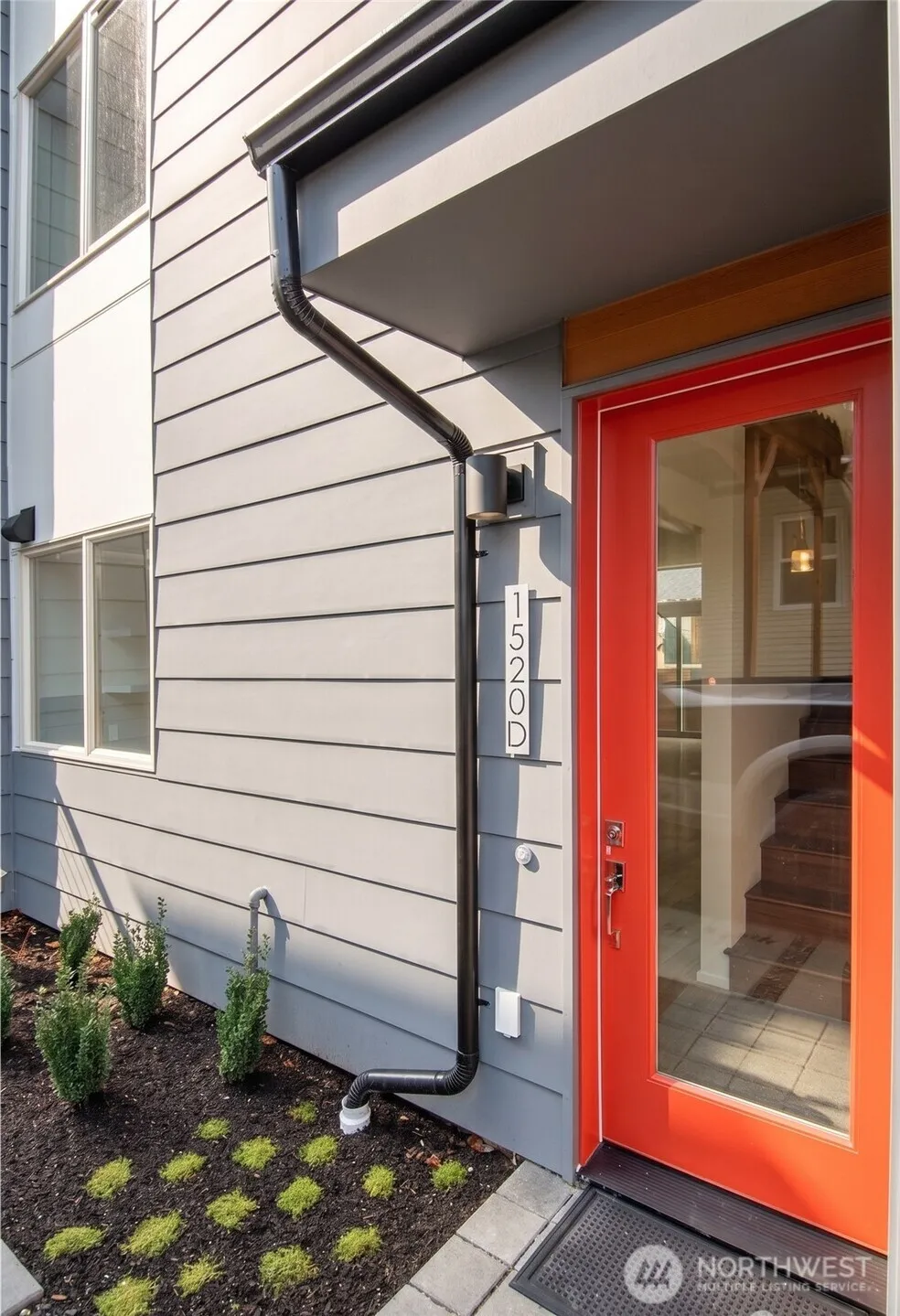 Property photo for 1520 13th Avenue S #d, Seattle photo 2