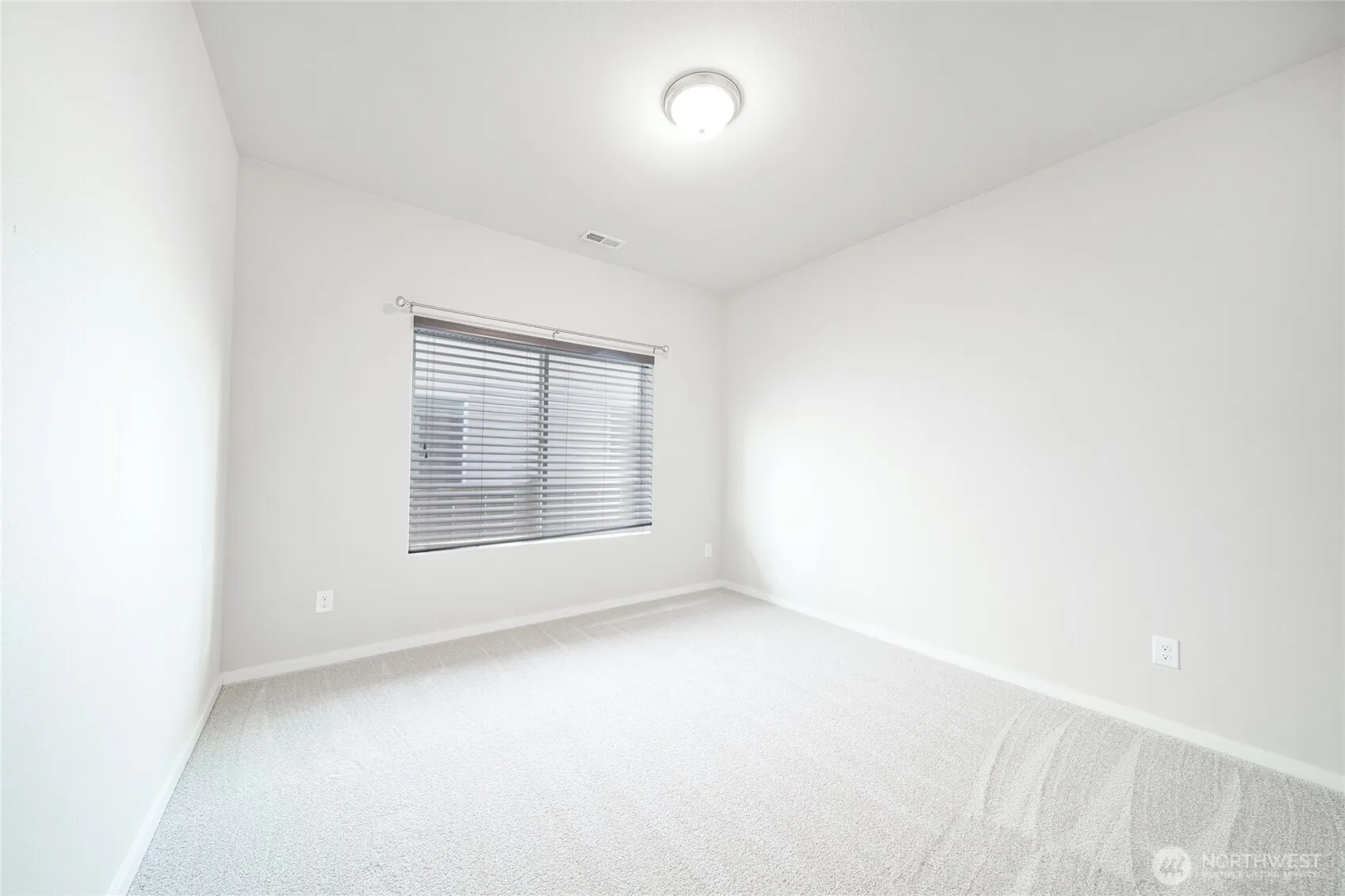 Property photo for 4241 R Street Ne, Auburn photo 3