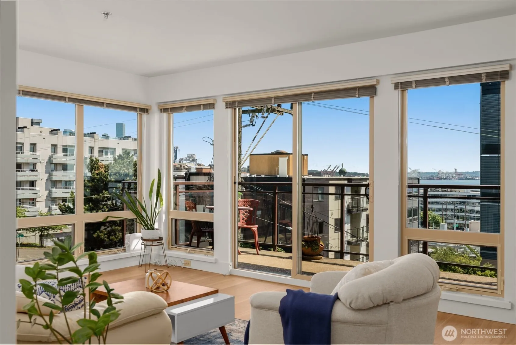 Property photo for 500 Fifth Avenue W #505, Seattle photo 2