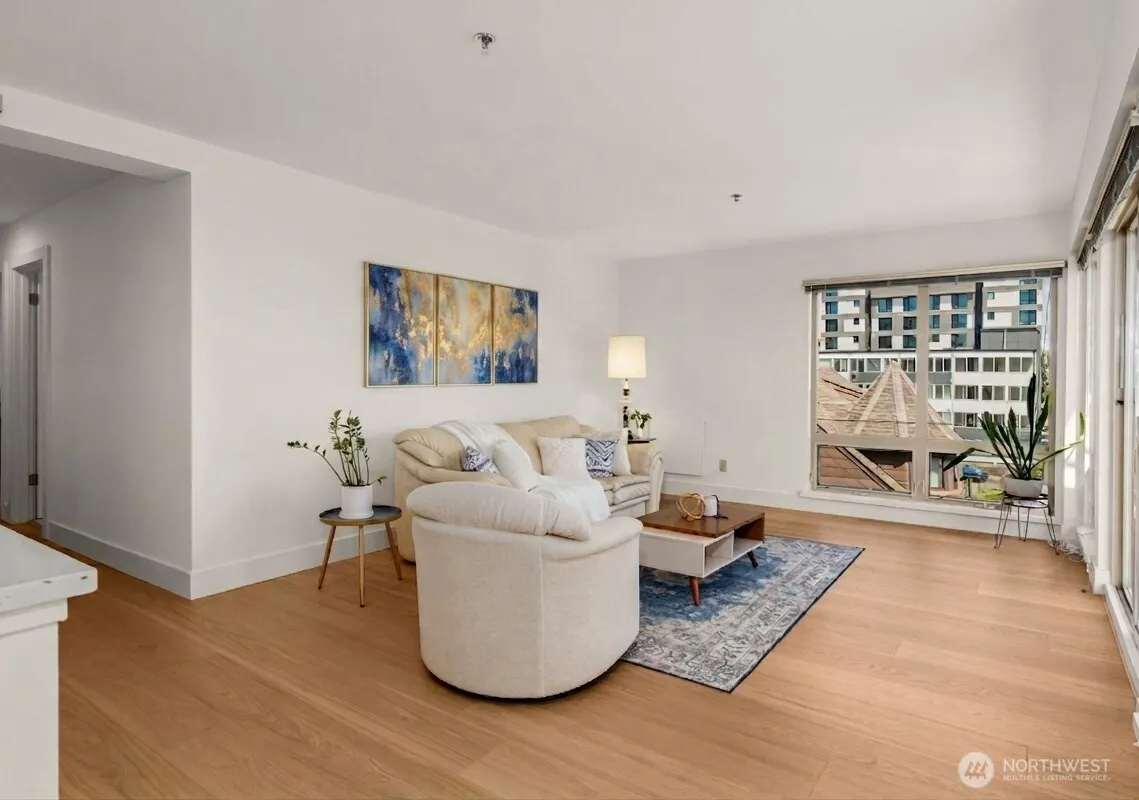 Property photo for 500 Fifth Avenue W #505, Seattle photo 4