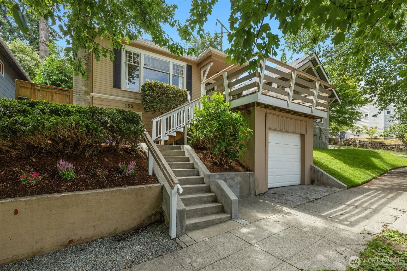 Property photo for 155 Florentia Street, Seattle photo 2