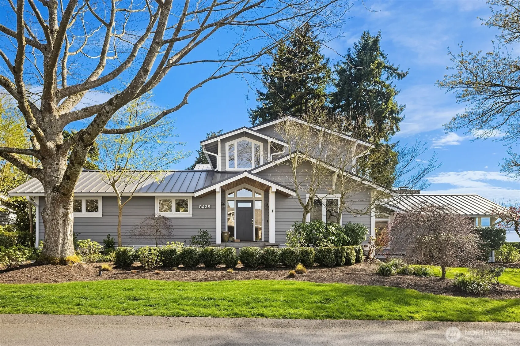 Property photo for 8429 Ne 7th Street, Medina