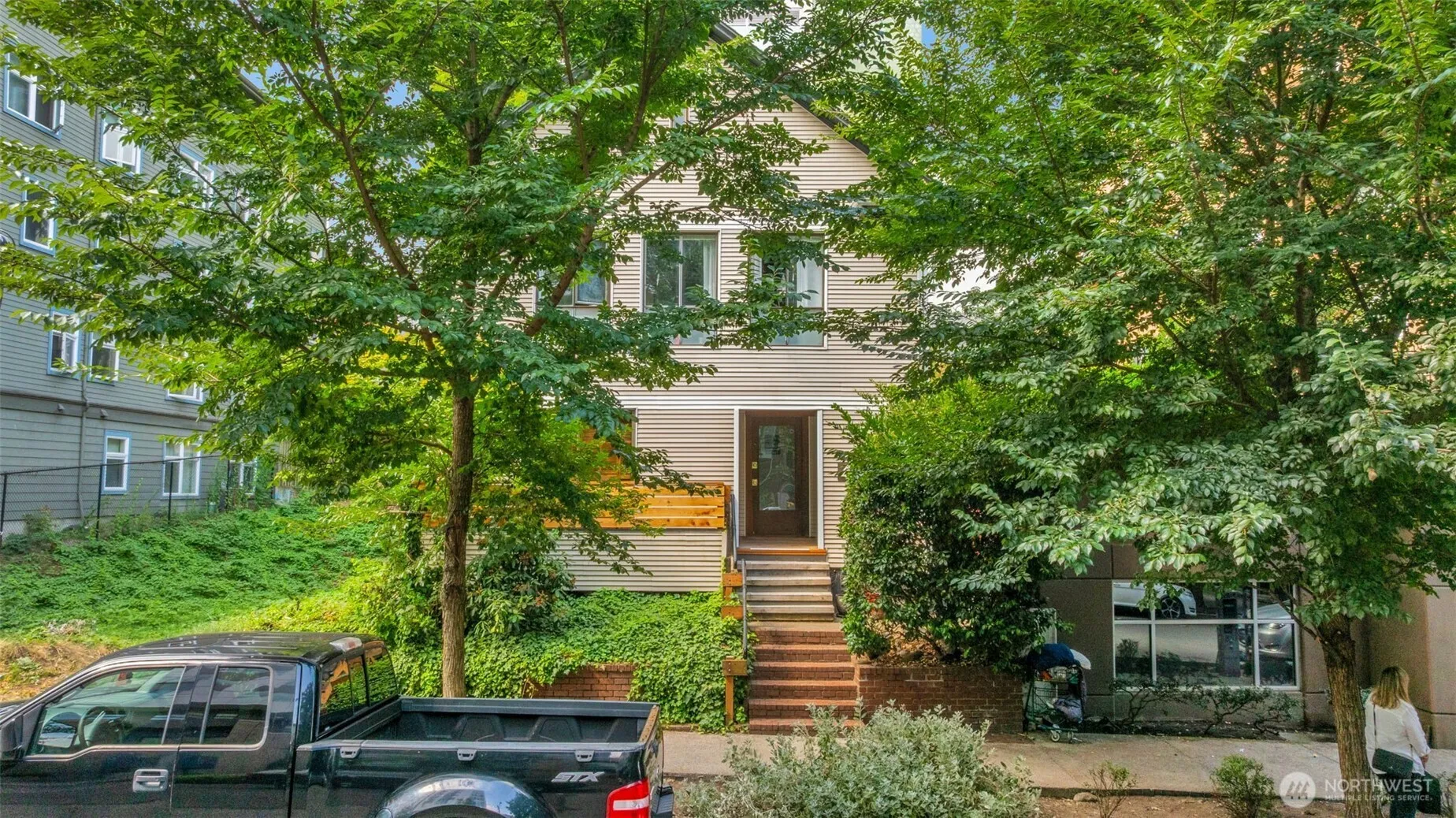 Property photo for 417 Minor Avenue N, Seattle photo 2