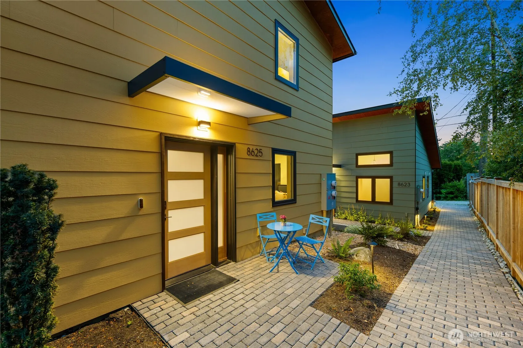 Property photo for 8625 30th Avenue Sw, Seattle photo 2