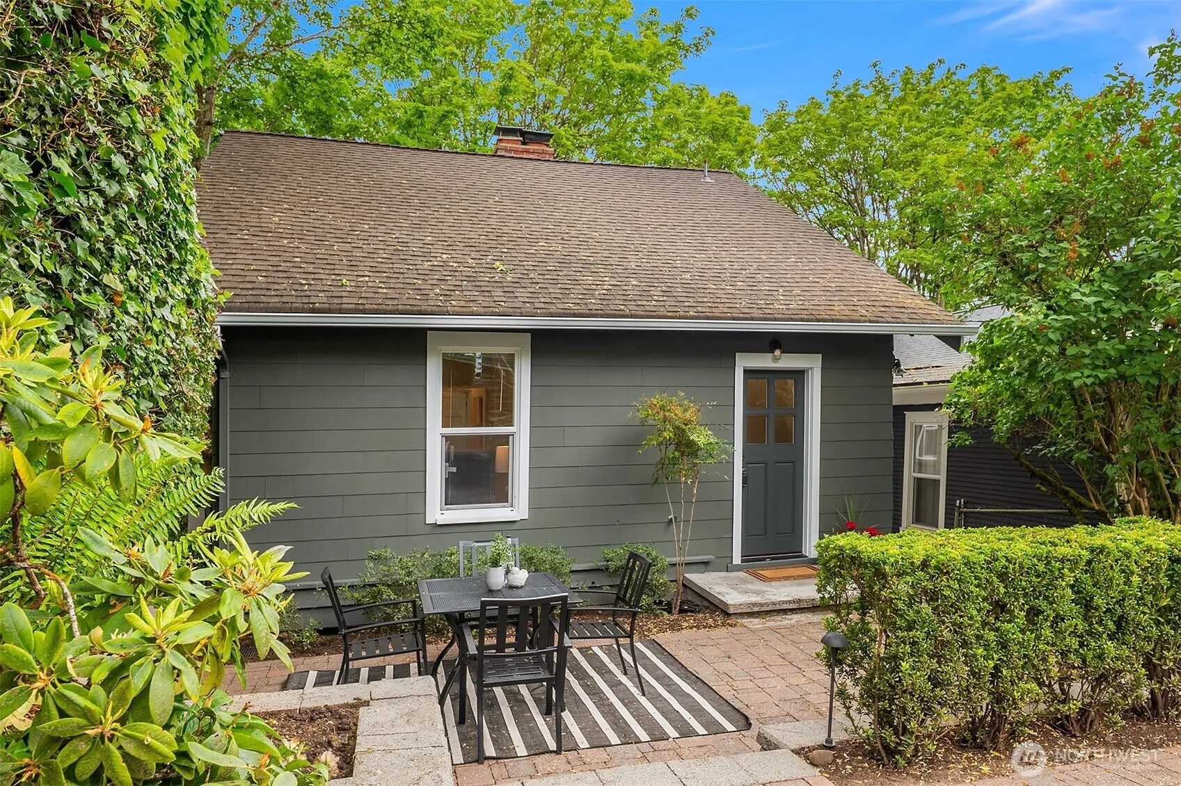 Property photo for 664 32nd Avenue E, Seattle photo 2