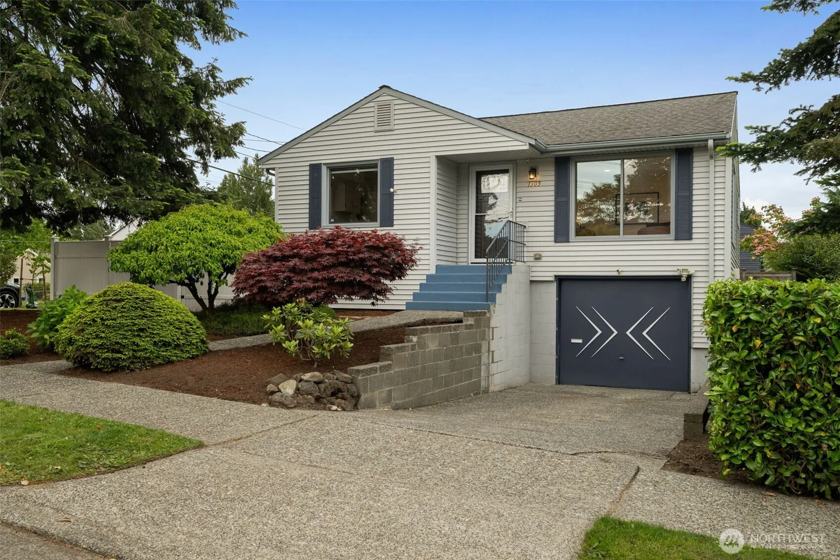 Property photo for 1305 Sw Cambridge Street, Seattle