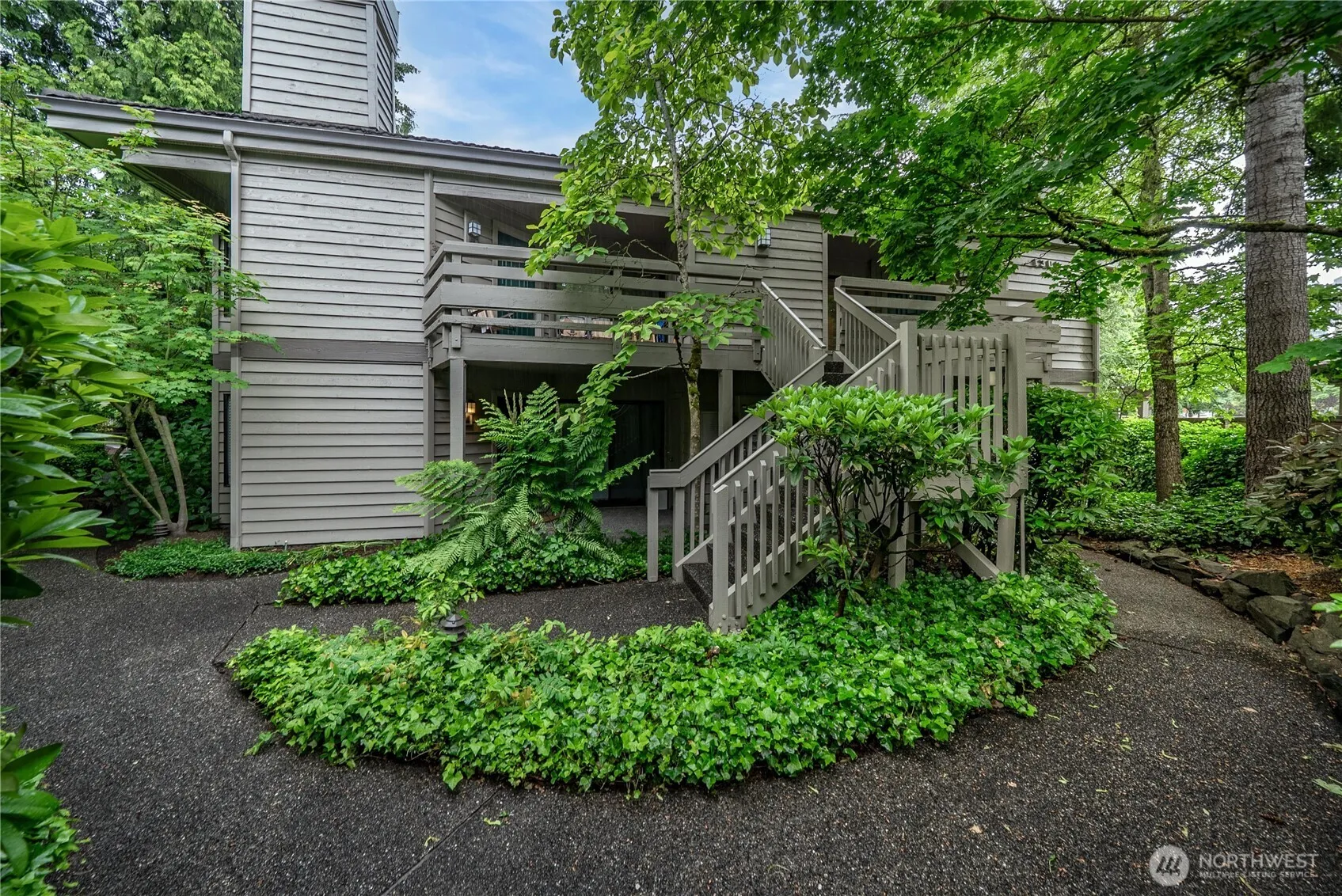 1300 Bellevue Way Ne #2, Bellevue