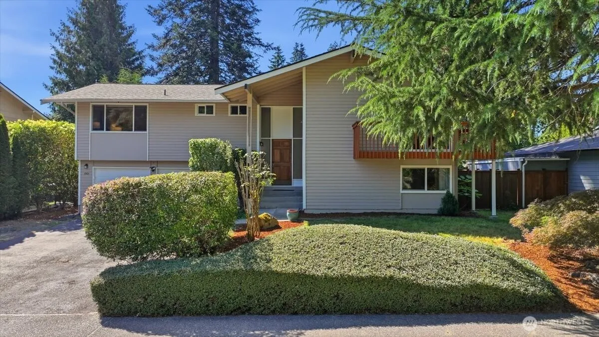 Property photo for 1801 Anacortes Avenue Ne, Renton photo 2
