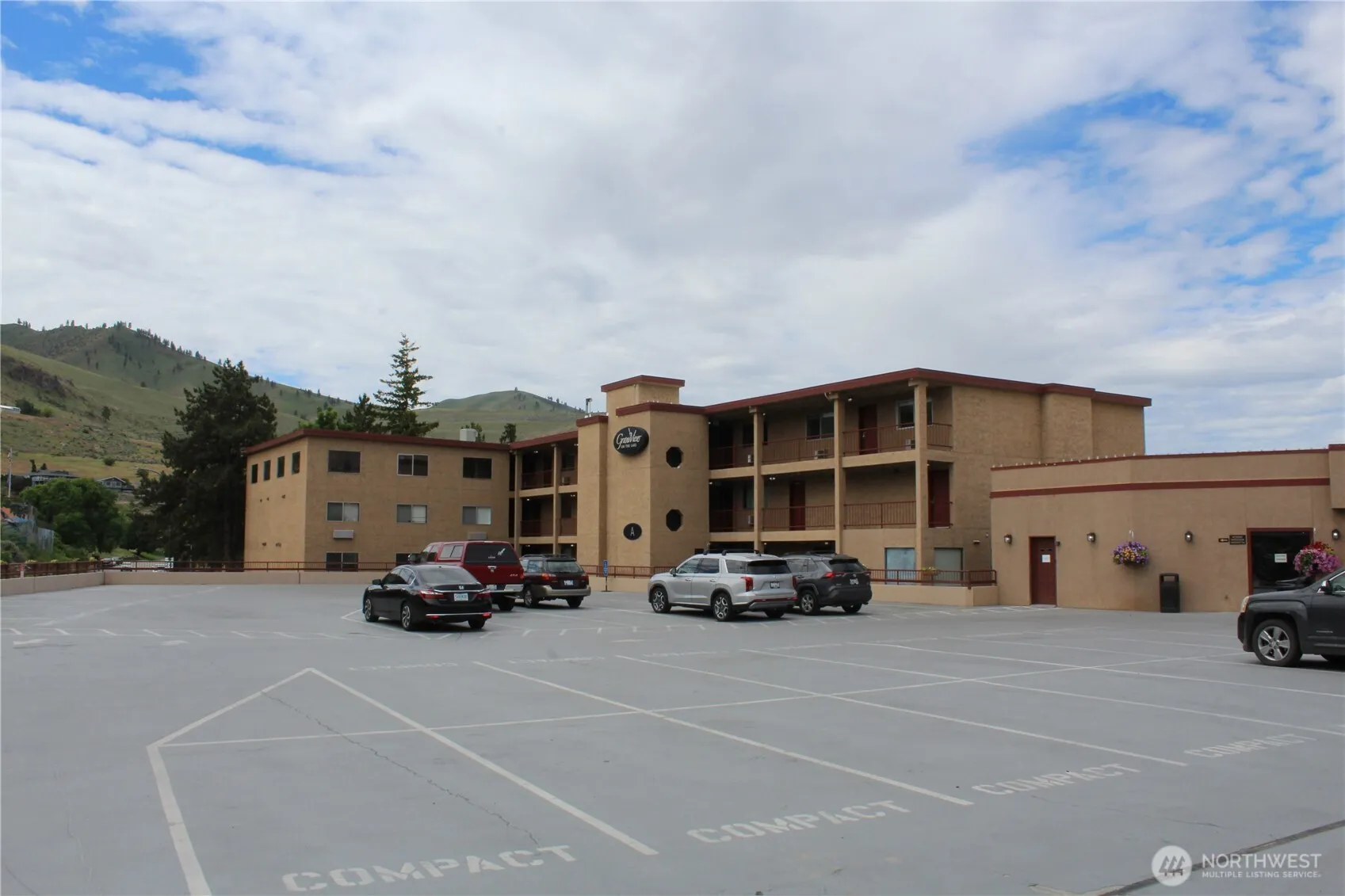 Property photo for 322 W Woodin Avenue #527, Chelan photo 3
