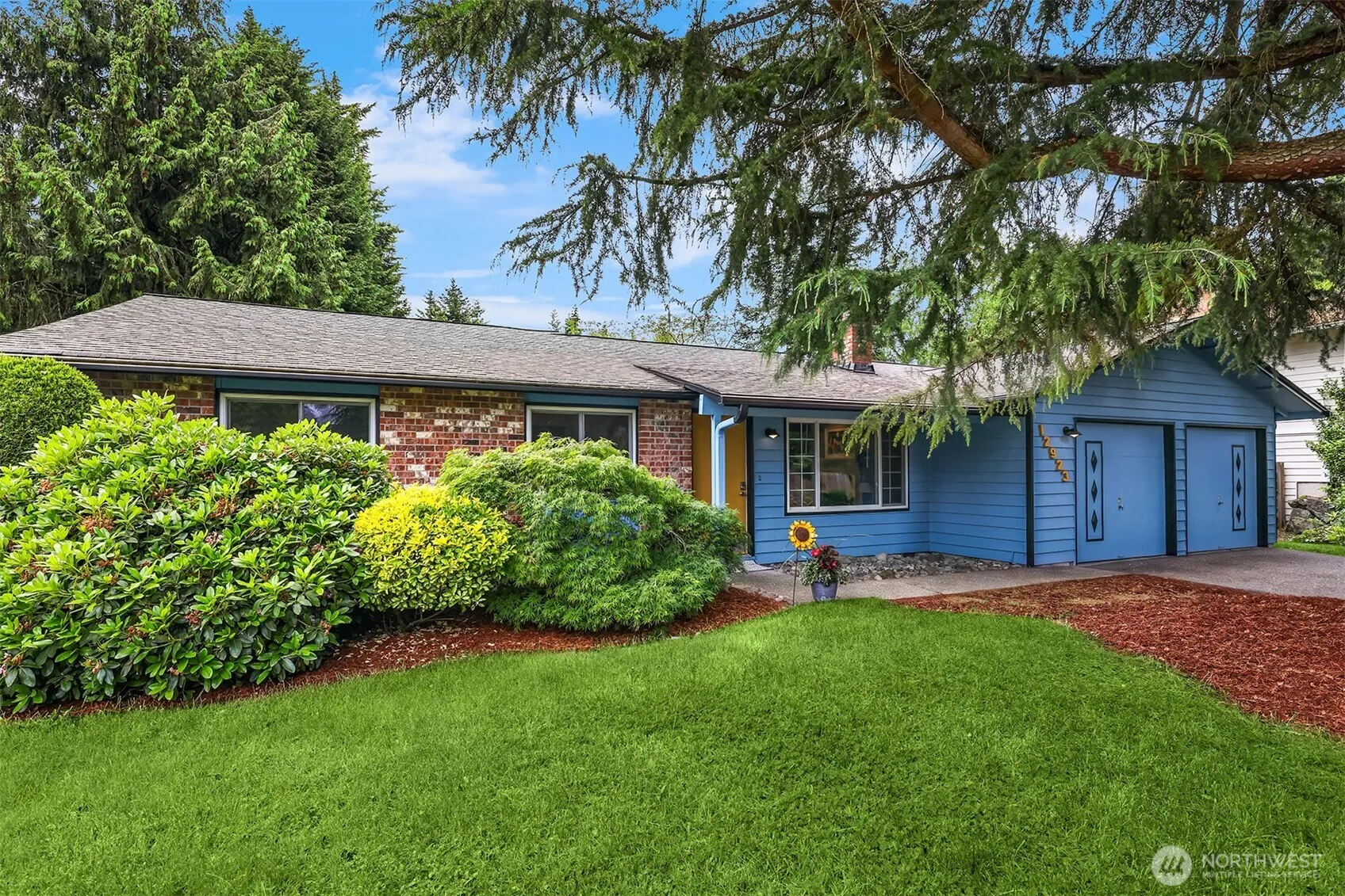 Property photo for 12923 Ne 144th Place Place, Kirkland