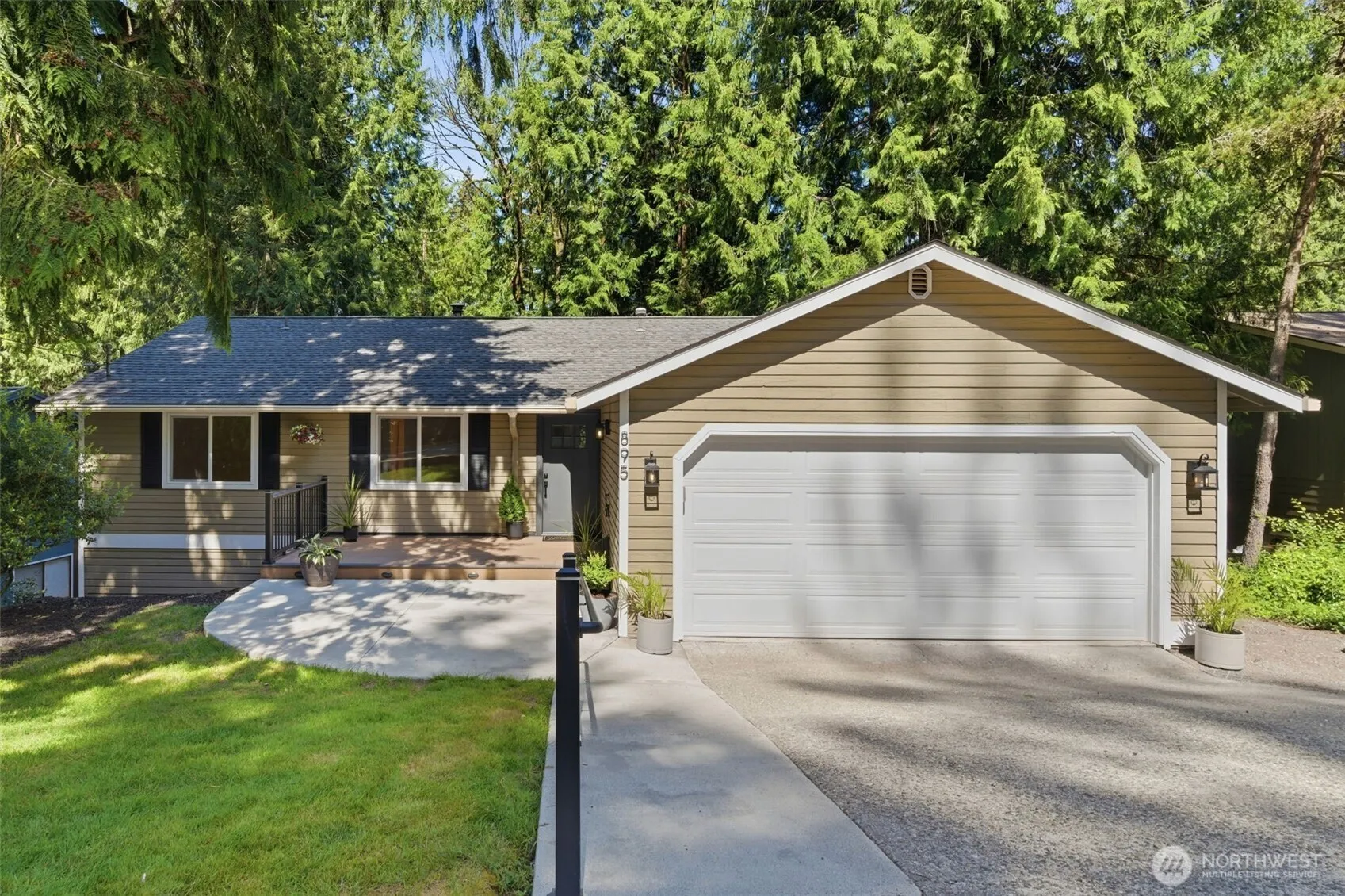 Property photo for 895 Highwood Drive Sw, Issaquah photo 3