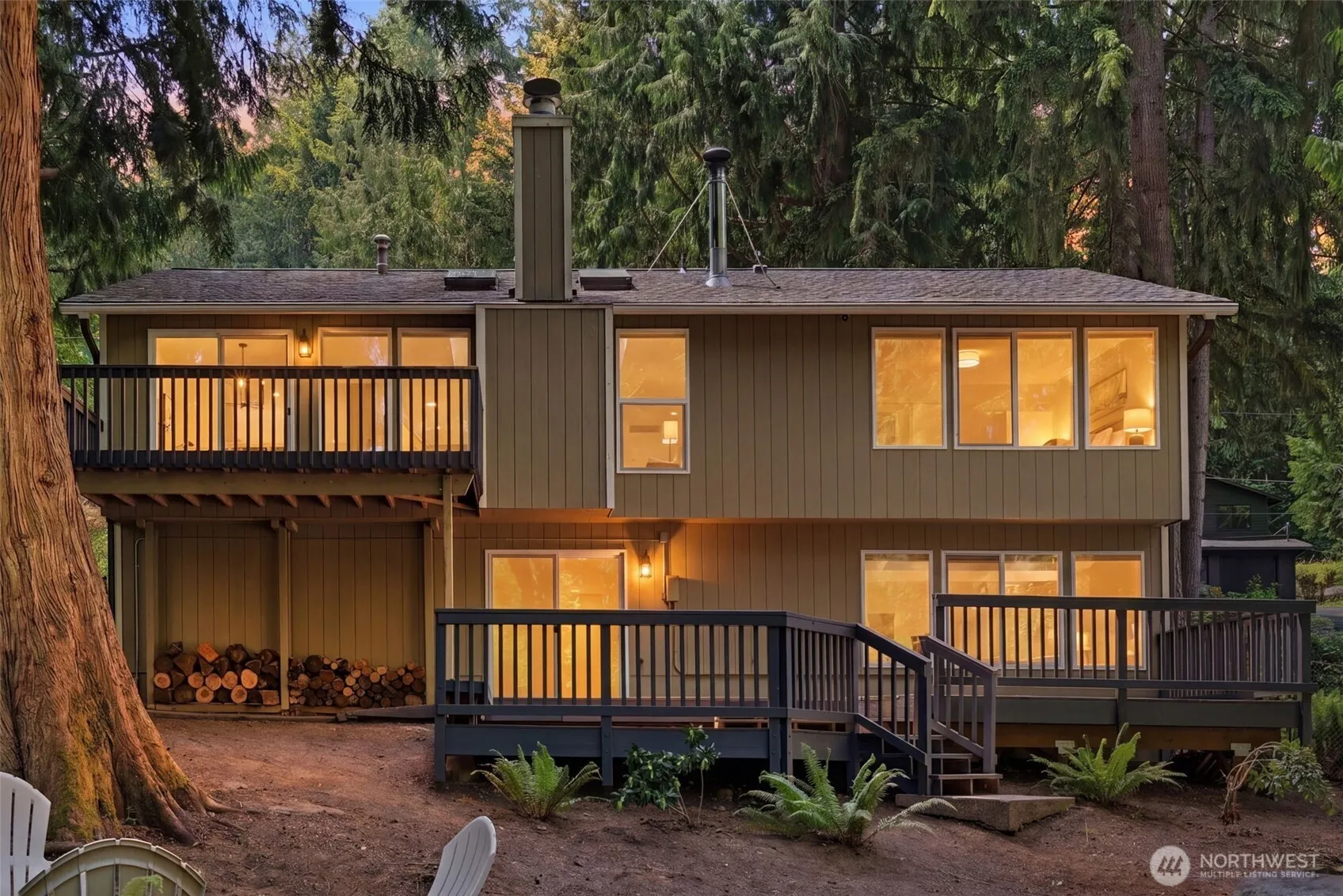 Property photo for 895 Highwood Drive Sw, Issaquah photo 2