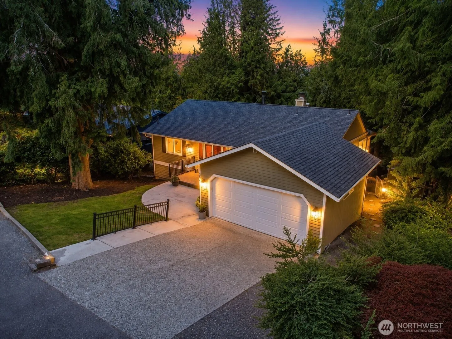 Property photo for 895 Highwood Drive Sw, Issaquah