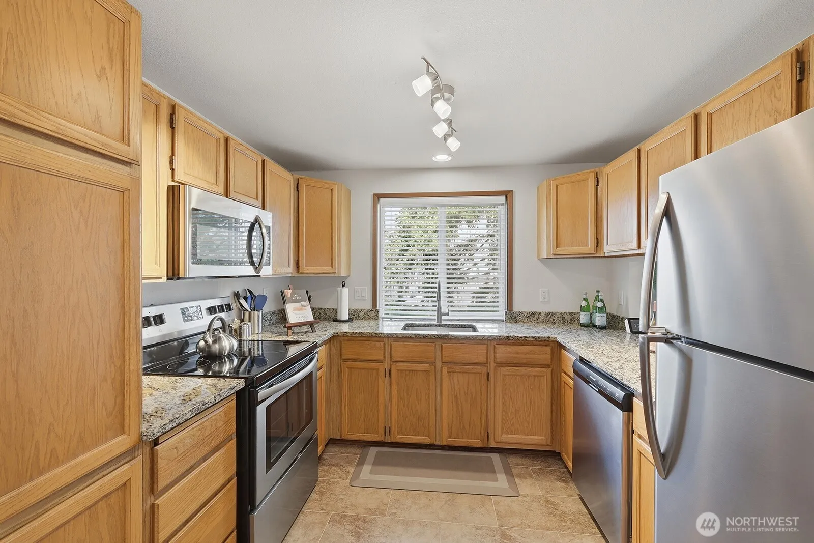 Property photo for 9522 1st Avenue Ne #a4, Seattle photo 4