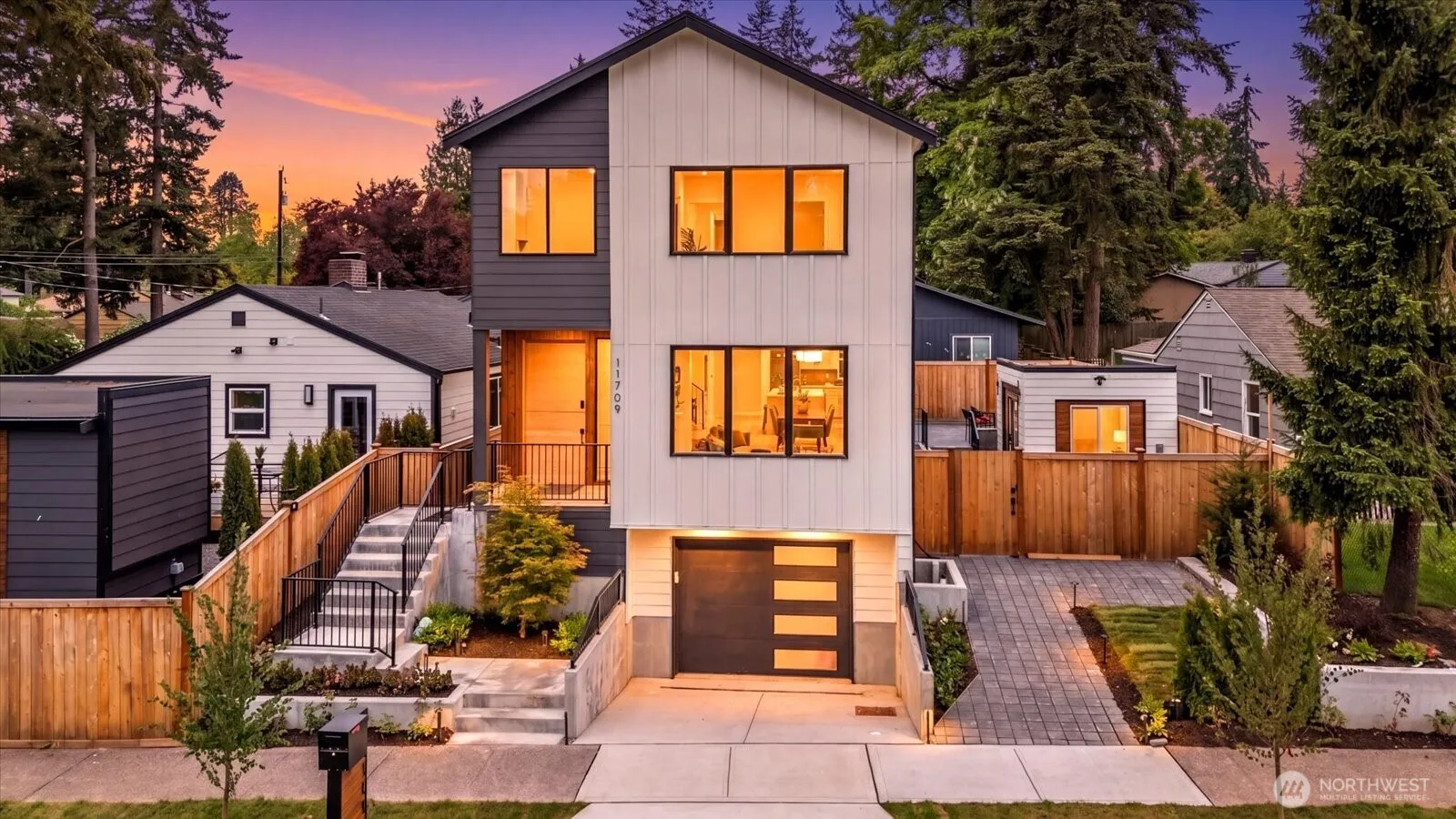 11709 Roosevelt Way Ne, Seattle