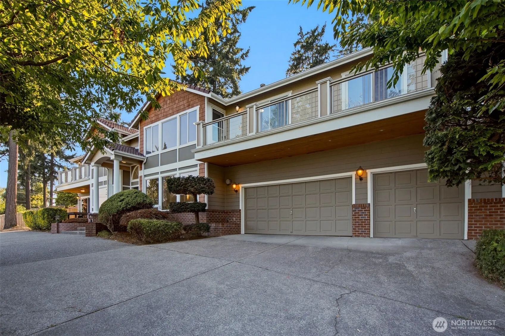 Property photo for 8338 Ne Juanita Drive, Kirkland photo 2