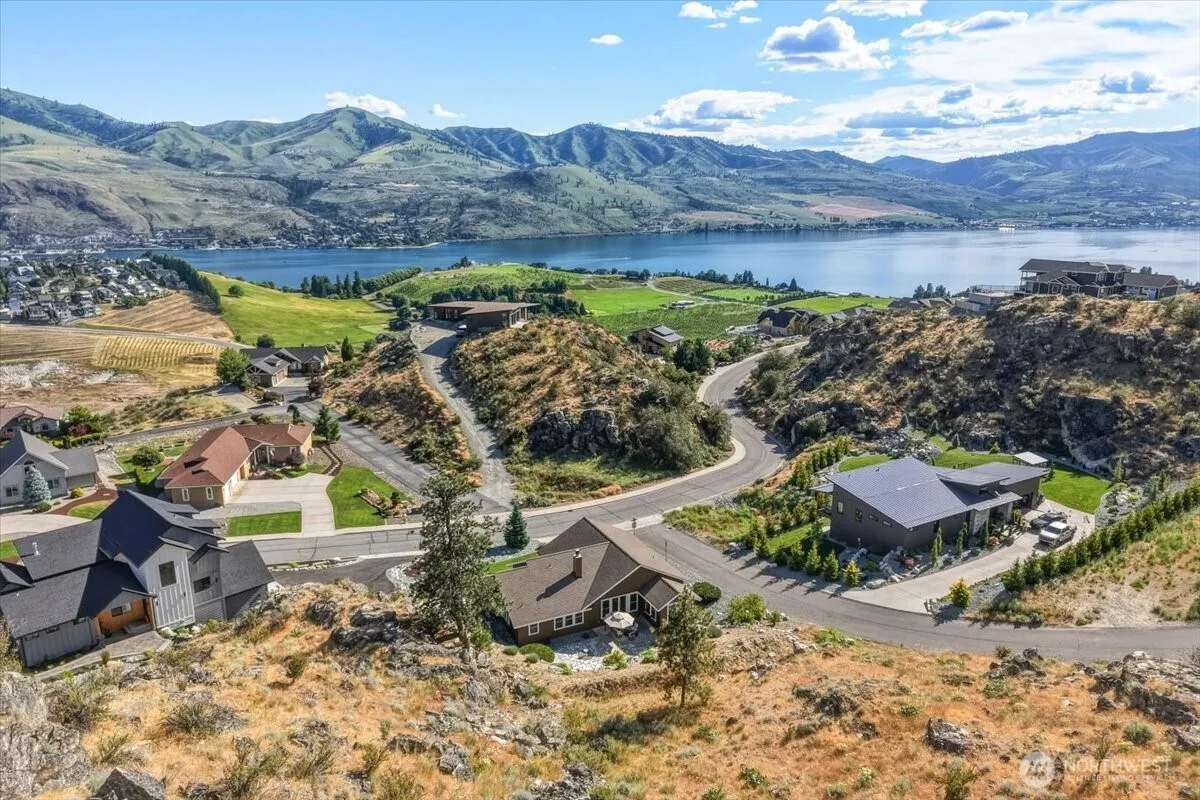 Property photo for 345 Orchard View Drive, Chelan photo 2