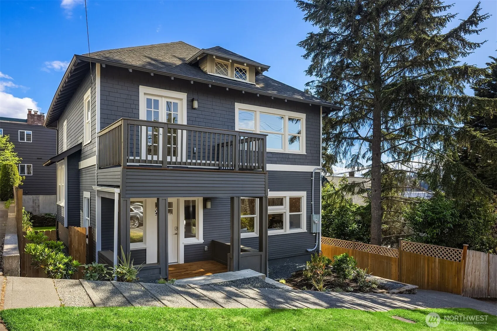 1307 W Boston Street, Seattle