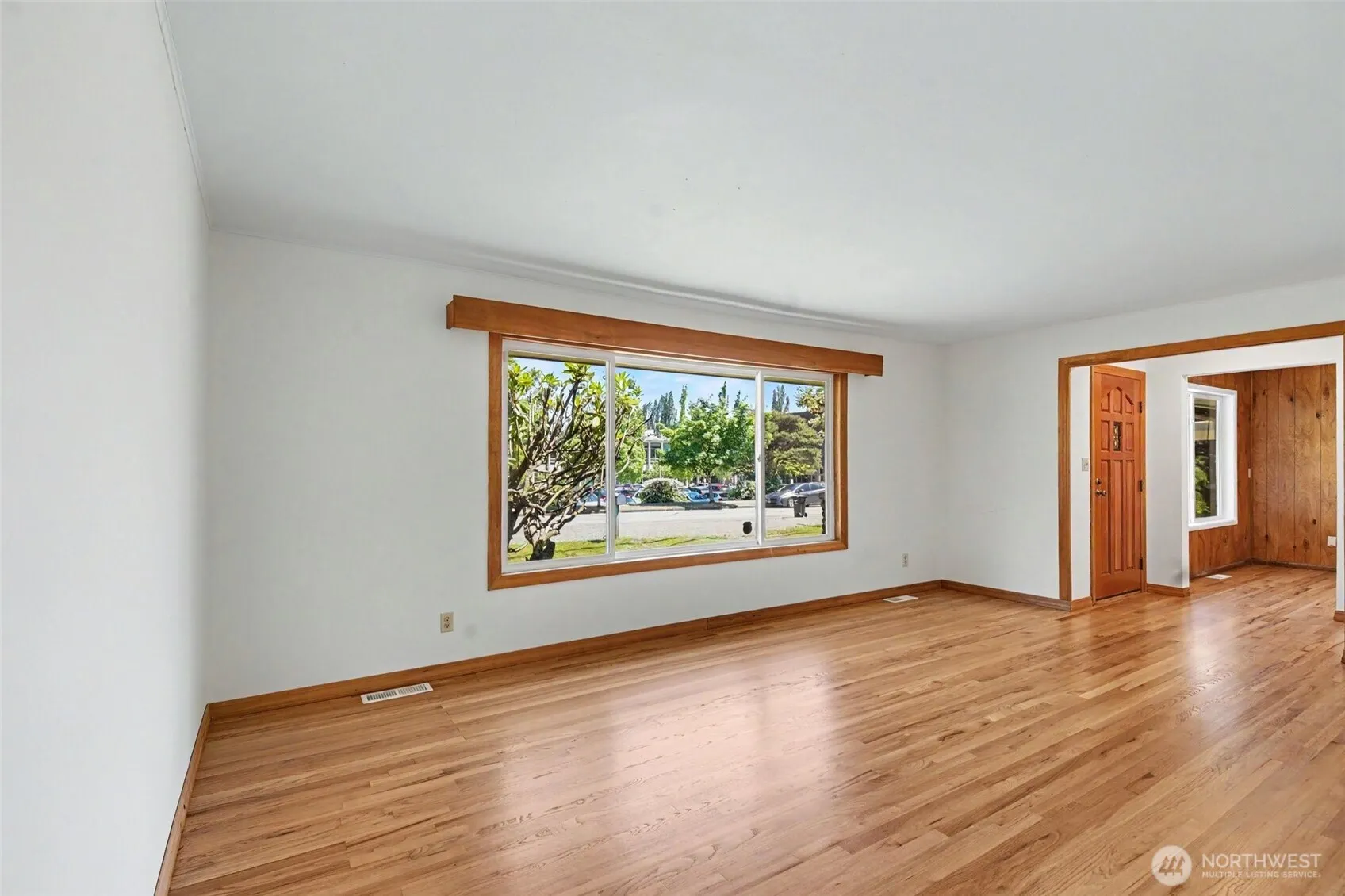 Property photo for 10749 30th Ave Ne, Seattle photo 4